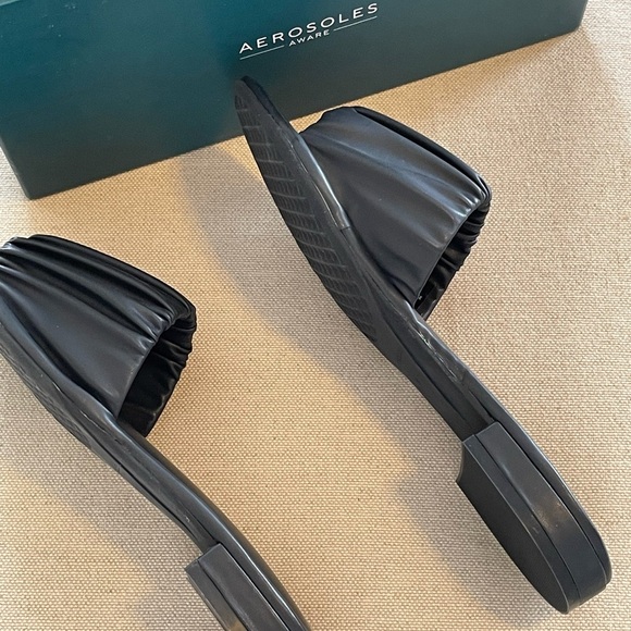 AEROSOLES Jamaica Ruched Puffy Black Slide Sandals - Women’s Size 8 - NEW IN BOX - Picture 6 of 9